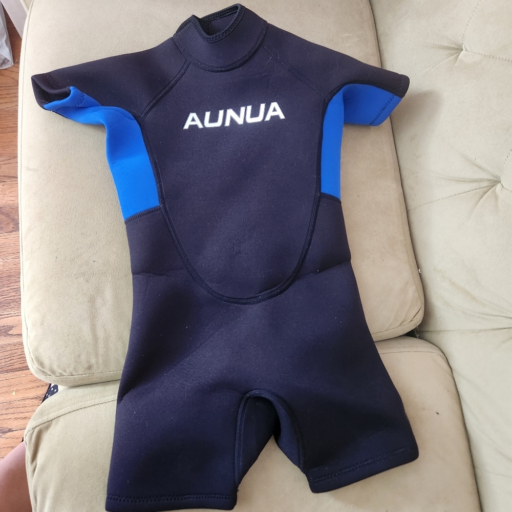 Aunua Kids Scuba suit size 8